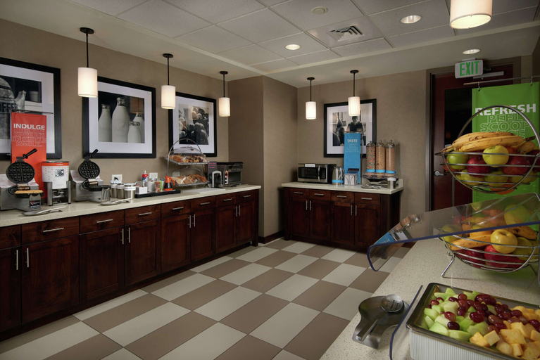 Food & Drinks 5, Hampton Inn & Suites Portland/Vancouver, Clark
