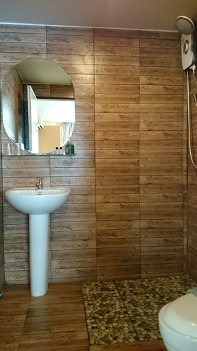 Bathroom 5, Limburi Hometel, Phuket Island