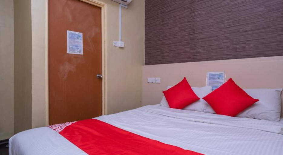 Bedroom 5, D'Pinetrees Hotel, Johor Bahru