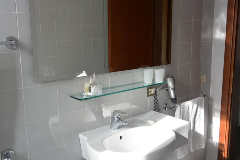 Bathroom 5, Hotel Gran Duca Di York, Milano