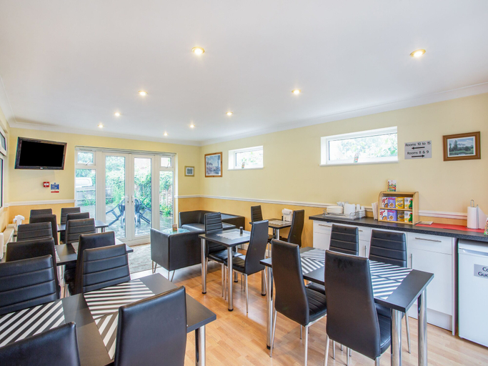 Food & Drinks, Flexistay Ambers Gatwick Aparthotel, Surrey