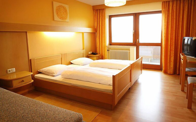 Bedroom 2, Landgasthof Baumgartner, Dingolfing-Landau