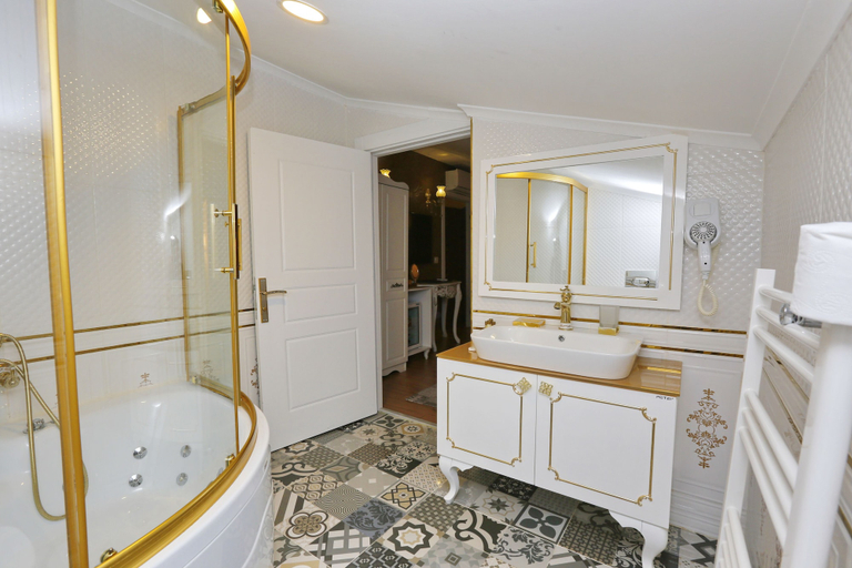 Bathroom 5, Diamond Royal Hotel, Fatih