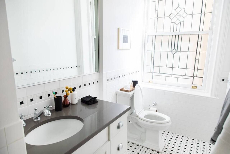 Bathroom 3, The Touraine, Philadelphia