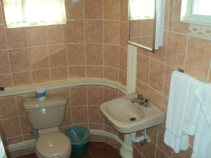 Bathroom 3, Rich View Hotel