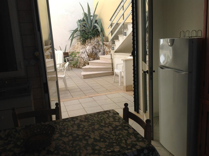 In-room dining 5, Appartamenti Bellavista, Lecce