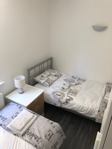 Bedroom 2, Bournemouth Hot Tub & Sauna Holiday Let, Bournemouth