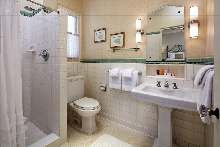 Bathroom 5, Glorietta Bay Inn Coronado Island, San Diego