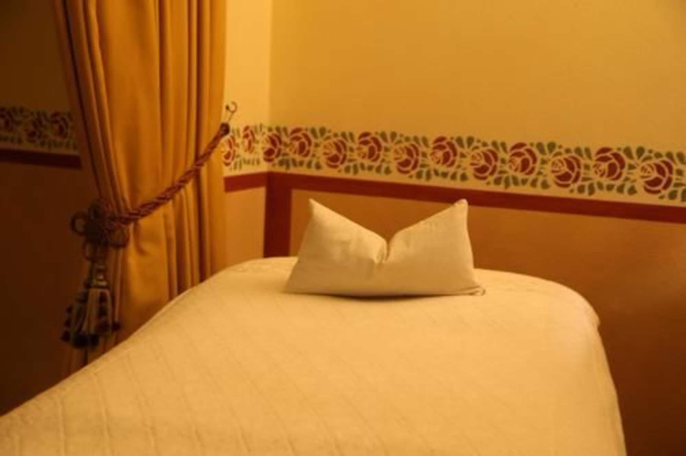 Bedroom 3, Alpen Suite Hotel, Trento