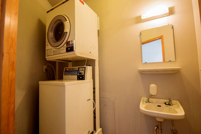 Bathroom 4, Nagasaki House Burabura - Hostel, Nagasaki