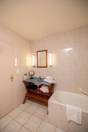 Bathroom 5, Château de Fontanges, Aveyron