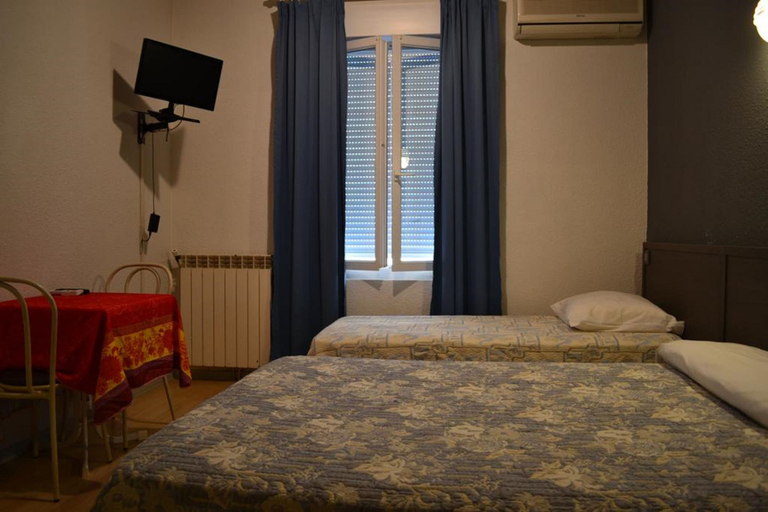 Bedroom 5, L'Hôtel du Port, Aude