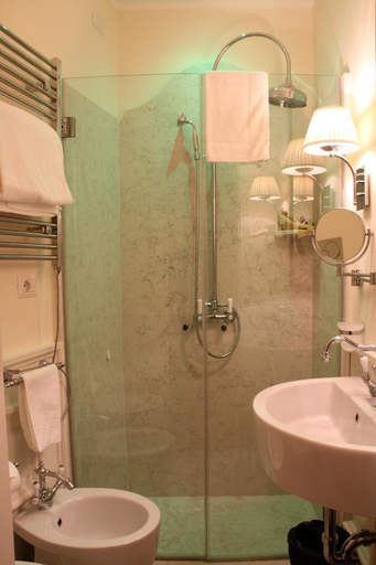 Bathroom 4, Hotel Bologna, Verona