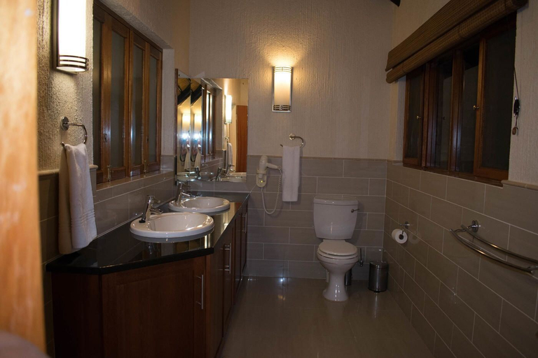 Bathroom 3, Legend Safaris - Kruger Park Lodge, Ehlanzeni