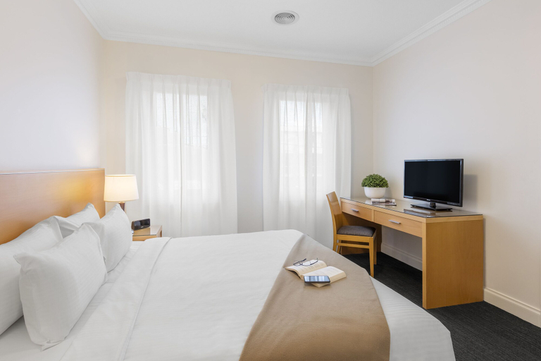 Bedroom 3, Kimberley Gardens Hotel & Serviced Apartments, Melbourne