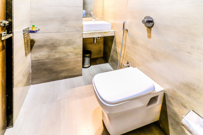 Bathroom 4, FabHotel Admiral, Mumbai Suburban