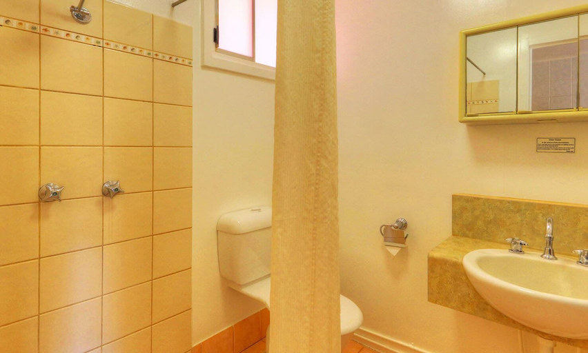 Bathroom 4, Halls Creek Motel, Halls Creek