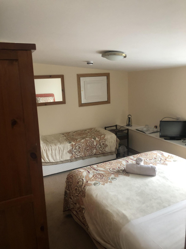 Bedroom 2, Sir Alfred Munnings Hotel, Norfolk