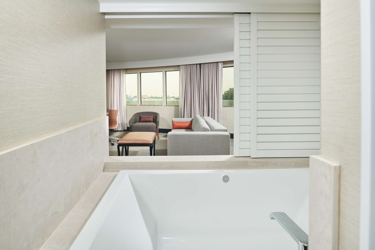 Bathroom 4, DoubleTree by Hilton Fullerton, Orange