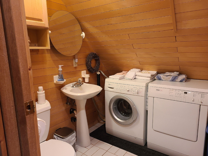 Bathroom 3, 11SL - Wi-Fi - NO PETS Log Cabin - Sleeps 7, Whatcom