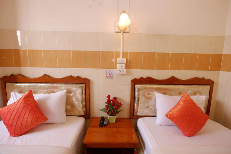 Bedroom 4, Mitaree Hotel 1, Mae Sariang