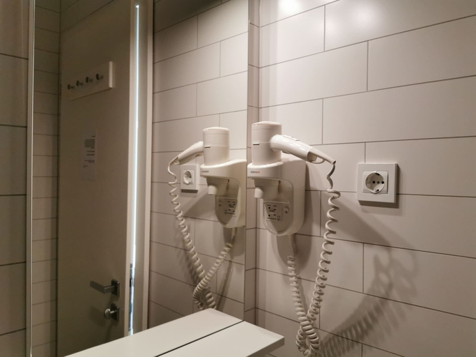Bathroom 3, Cube Studio By The River, Ljubljana