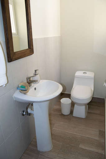 Bathroom 5, Hostal Donde Regina, ZONA 13