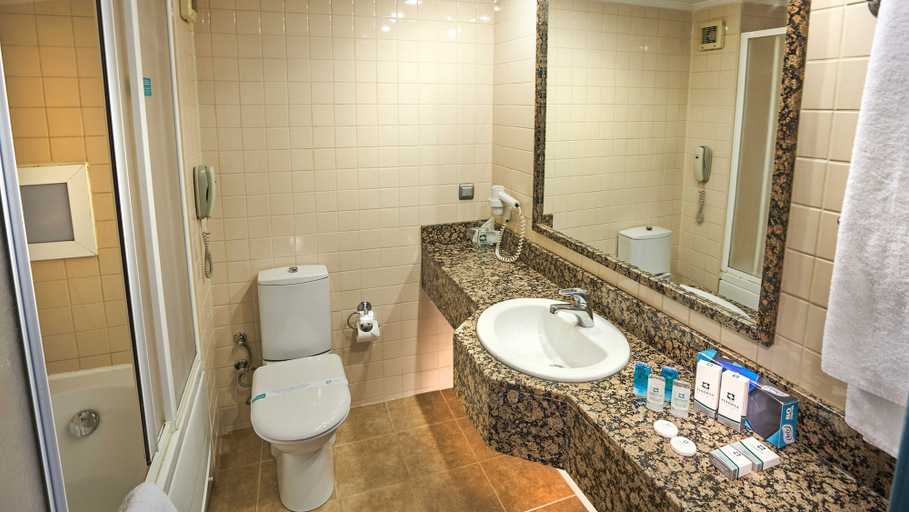 Bathroom 5, Feronya Hotel, Beyoğlu