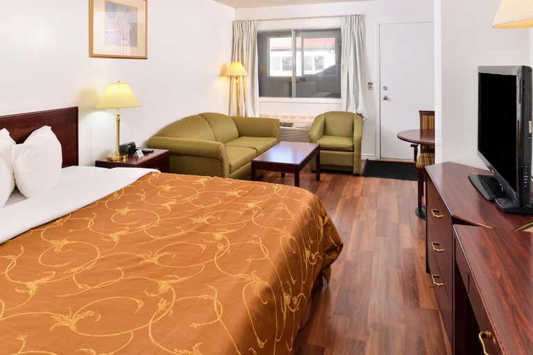 Bedroom 4, Motel 8, Division No. 6