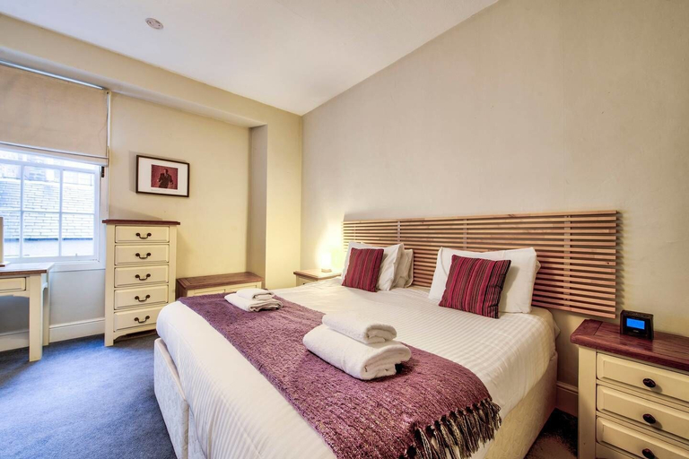 Bedroom 3, JOIVY Perfect Location! - Stylish & Cosy Rose St Apt, Edinburgh