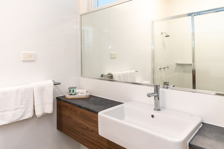 Bathroom 4, Salisbury Hotel, Nathan