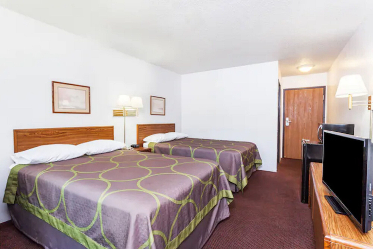 Bedroom 3, Super 8 by Wyndham Winchester VA, Frederick