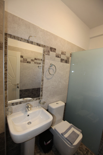 Bathroom 4, Hotel Golden, Sarandës