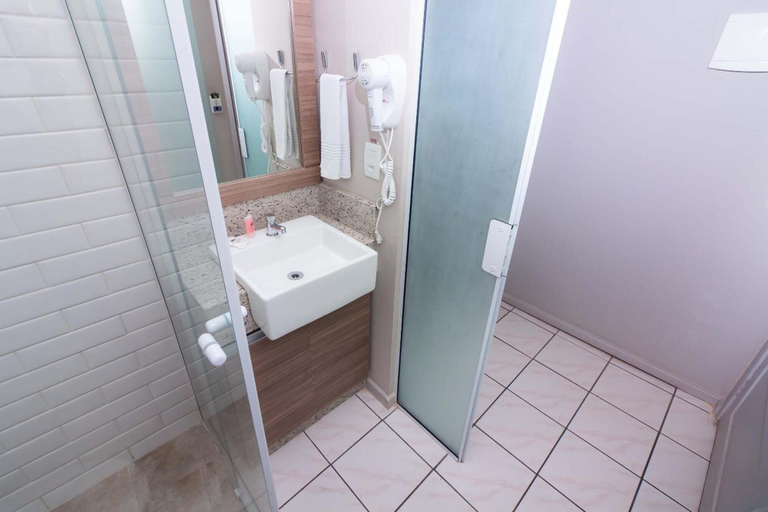 Bathroom 5, Kennedy Slim Hotel, São José