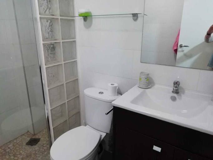 Bathroom 3, Casa dei fiore, Valencia
