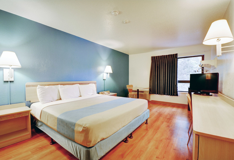Bedroom 4, Motel 6 Newport, RI, Newport