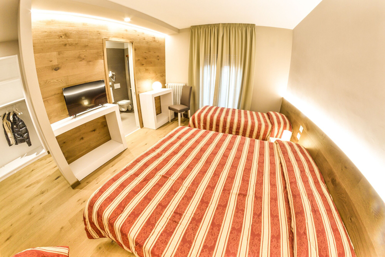 Bedroom 3, Grand Hotel Europa, L'Aquila