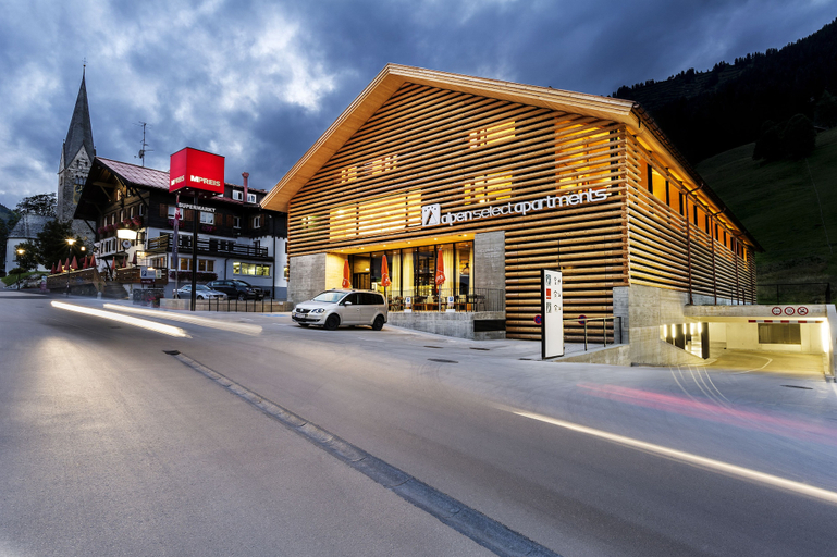 Exterior & Views