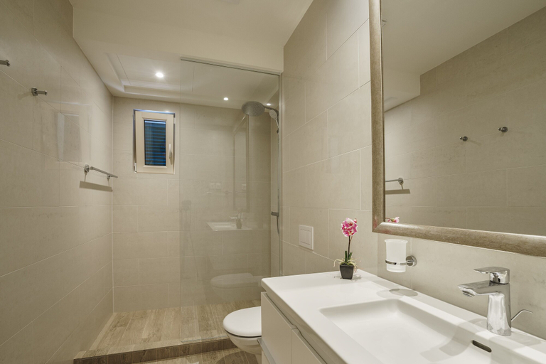 Bathroom 3, Lustica Bay Marina