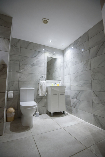 Bathroom 5, Milea Hotel