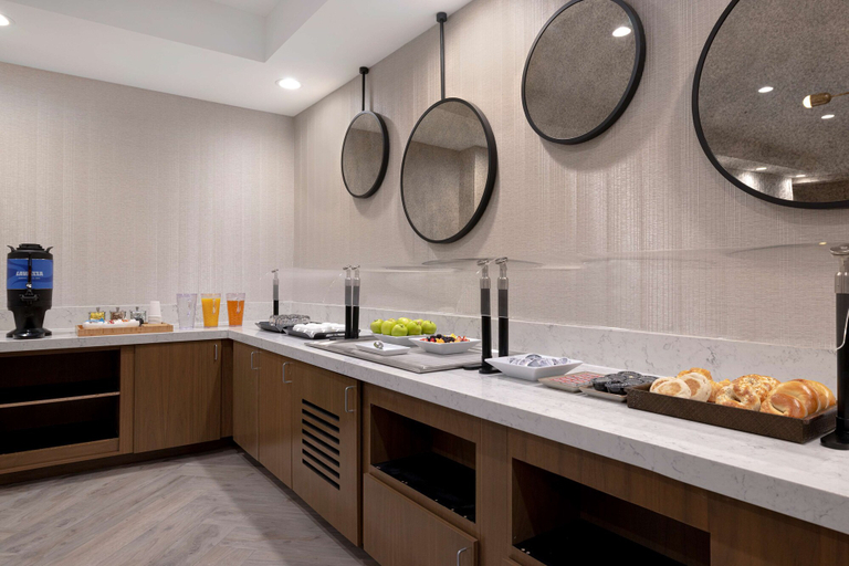 Food & Drinks 5, DoubleTree by Hilton Palmdale, Los Angeles