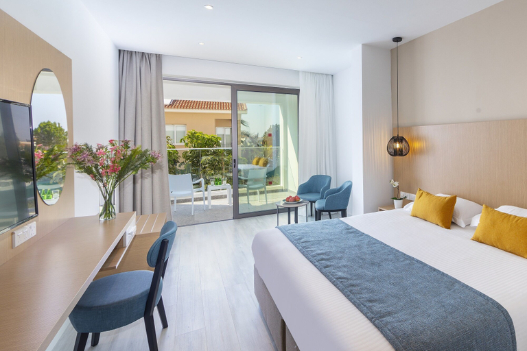 Bedroom 4, Leonardo Crystal Cove & Spa by the sea - Adults Only
