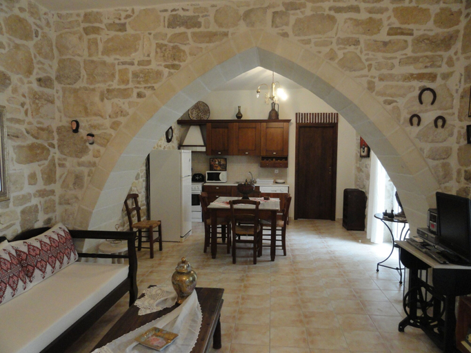 Others 5, Villa Arokaria, Faistos