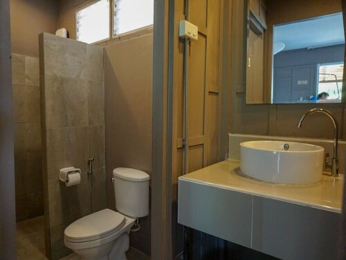 Bathroom 2, HIP Seaview Resort at Phi Phi, Mueang Krabi