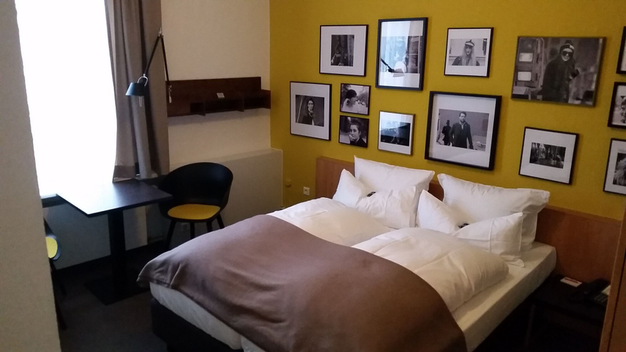 Bedroom 2, Baurs Park, Hamburg
