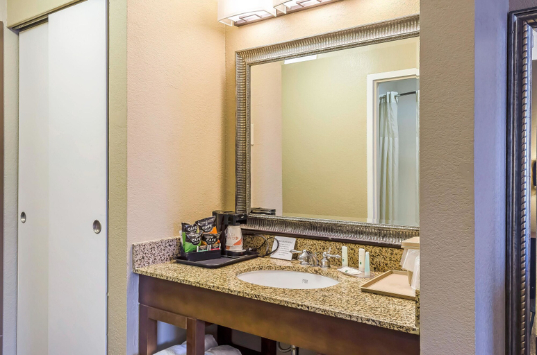Bathroom 4, Quality Inn Ruston, Lincoln