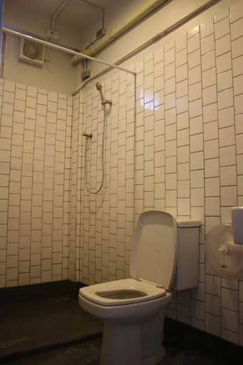 Bathroom 3, Pho Hostel, Phra Nakhon