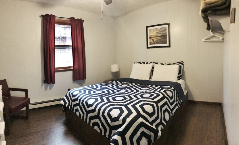 Bedroom 2, Calm Waters Cabin Resort, Stone