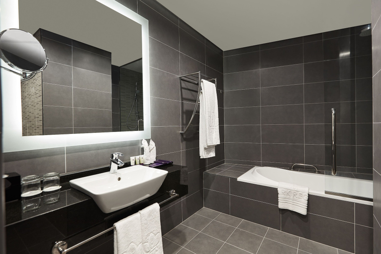 Bathroom 5, Park Regis Business Bay Hotel, Dubai