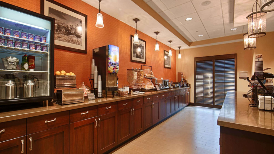 Food & Drinks 5, Best Western Plus Dayton Hotel & Suites, Columbia